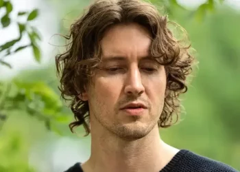 Dean Lewis Wife, Net Worth, Family, Siblings, brothers,