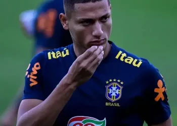 Does Richarlison have a son or daughter?